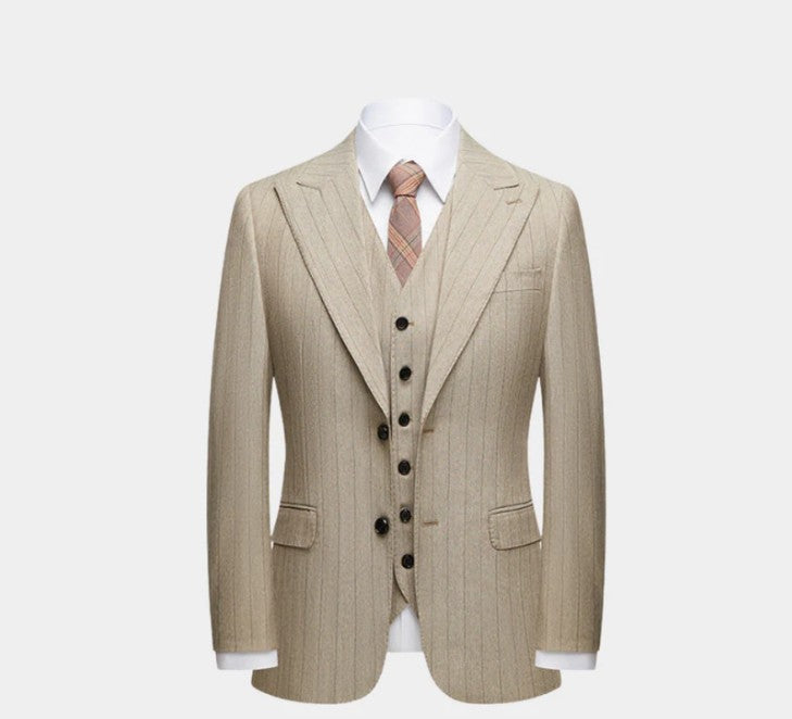 TRAJE DE TRES PIEZAS DON CARMESÍ