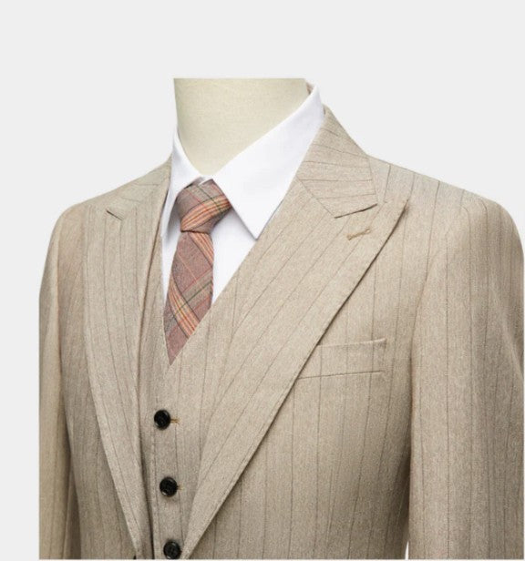 TRAJE DE TRES PIEZAS DON CARMESÍ