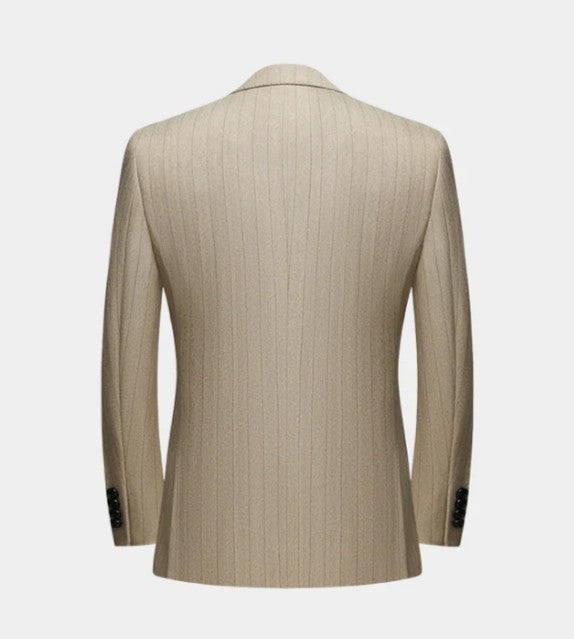 TRAJE DE TRES PIEZAS DON CARMESÍ