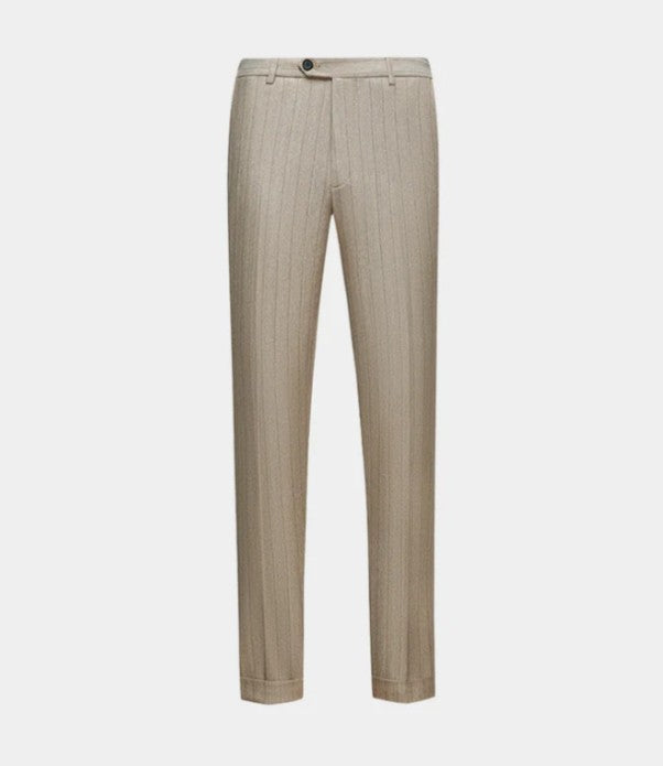 TRAJE DE TRES PIEZAS DON CARMESÍ